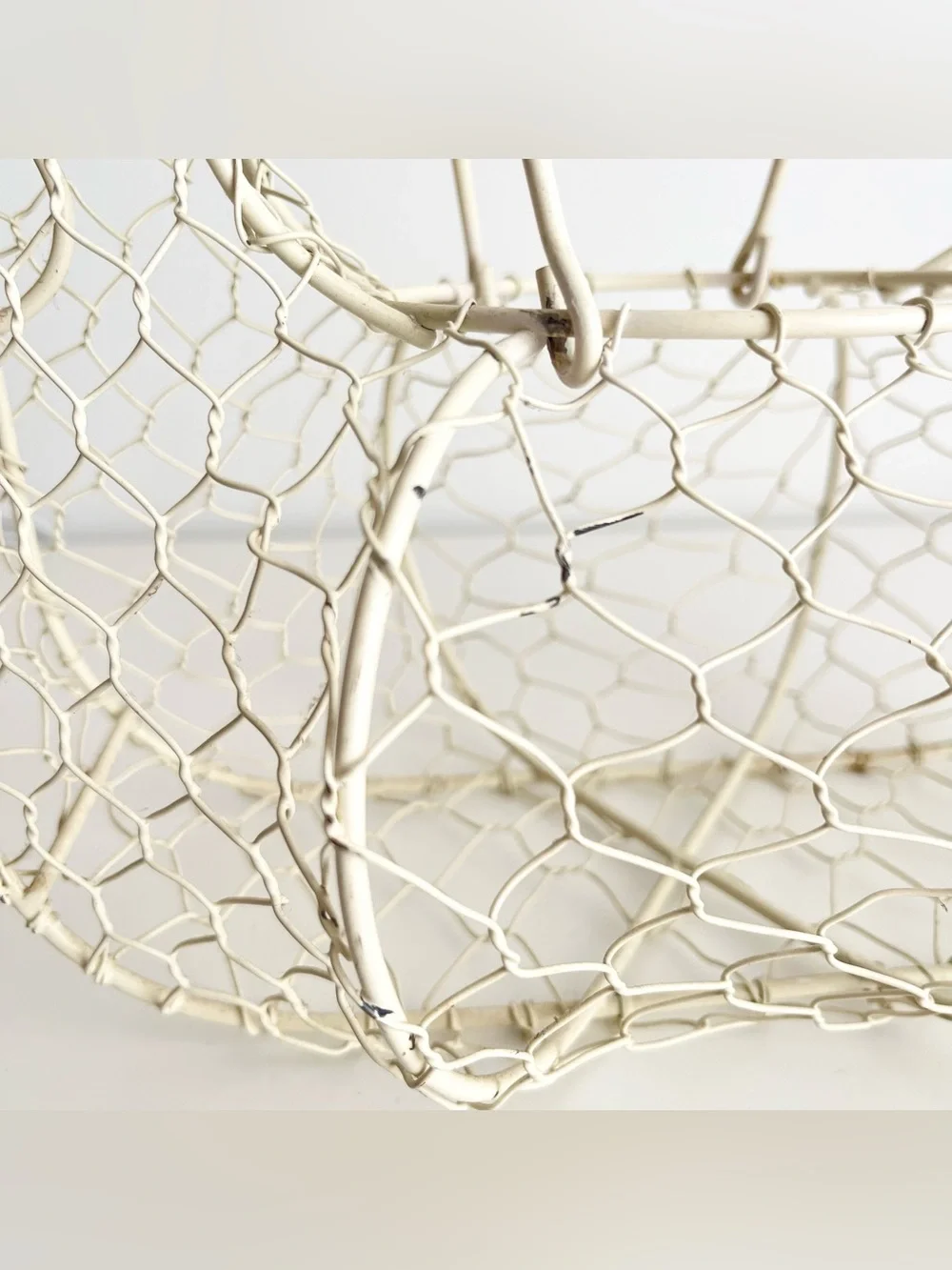 Vintage Chicken Metal Wire Egg Basket Ivory Farmhouse Chic Rustic Handles 14